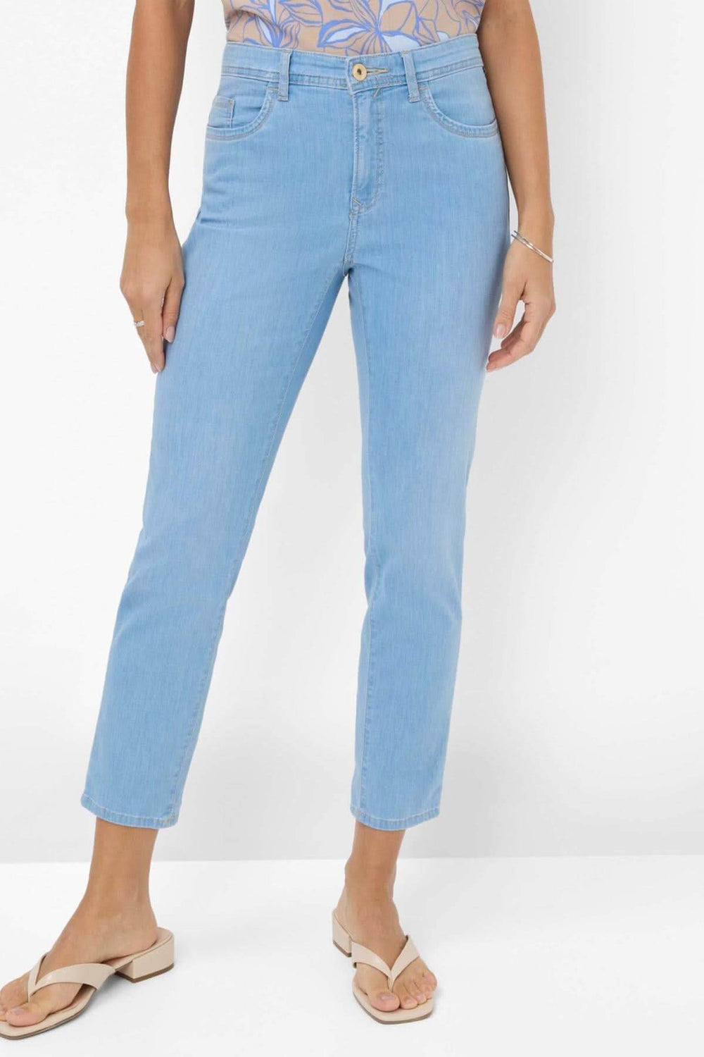Jean mince MARY S pour femmes, coupe droite, cinq poches, en denim bleu clair, parfait pour un style décontracté.
