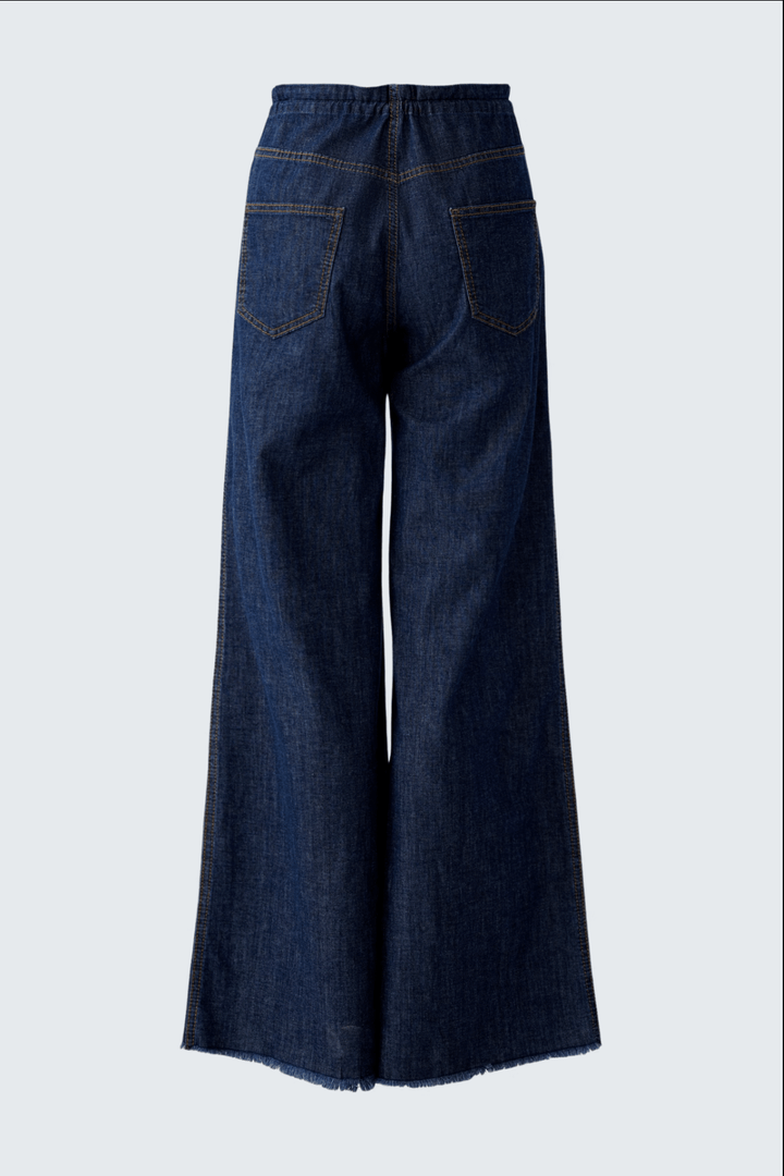 Jean ultra léger en denim, coupe large et décontractée, vue arrière avec poches.