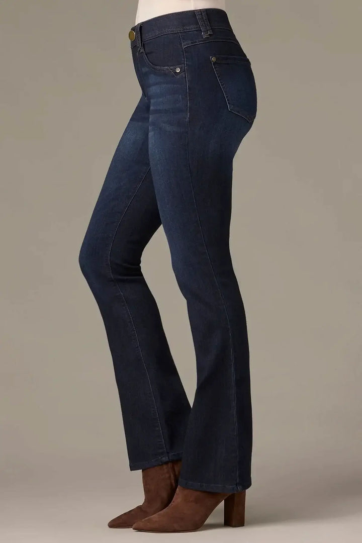Bootcut jeans 'Brittany' in dark wash, flattering fit, paired with brown ankle boots for a chic look.