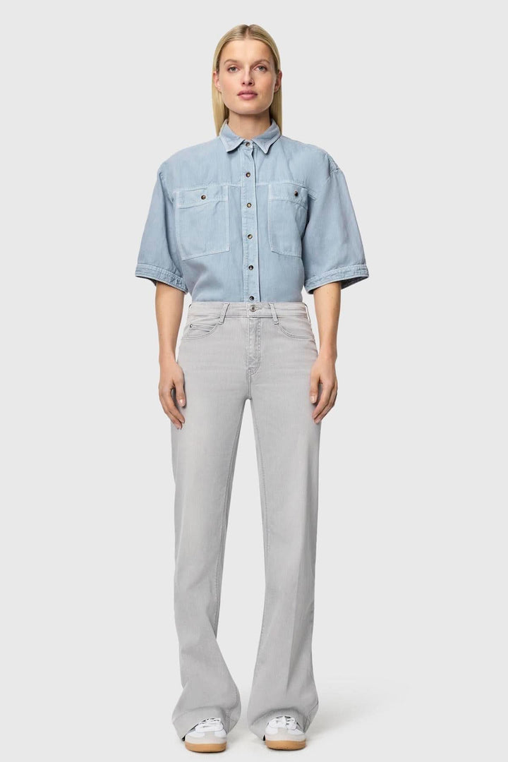 Jeans Dream Wide pantalon femme à jambe large, taille mi-haute, tissu extensible, texture douce, effet shaping pour silhouette élégante.