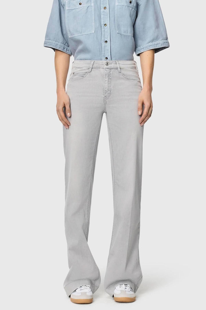 Jeans Dream Wide, pantalon large à taille mi-haute, tissu extensible mince et doux, coupe flatteuse pour silhouette élégante.