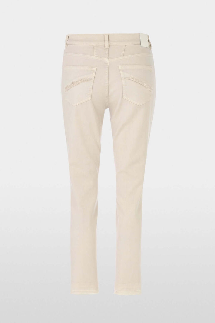 Jeans Silea beige à coupe fuselée, taille mi-haute avec passants et finition soignée, vue arrière.