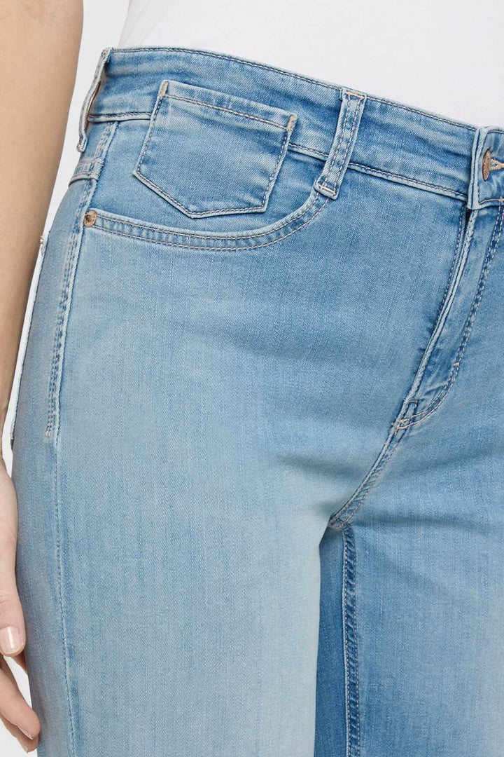 Jeans avec ourlet retroussé LAURA, jambe large et moderne, coupe droite, confort et style décontracté pour un look parfait.