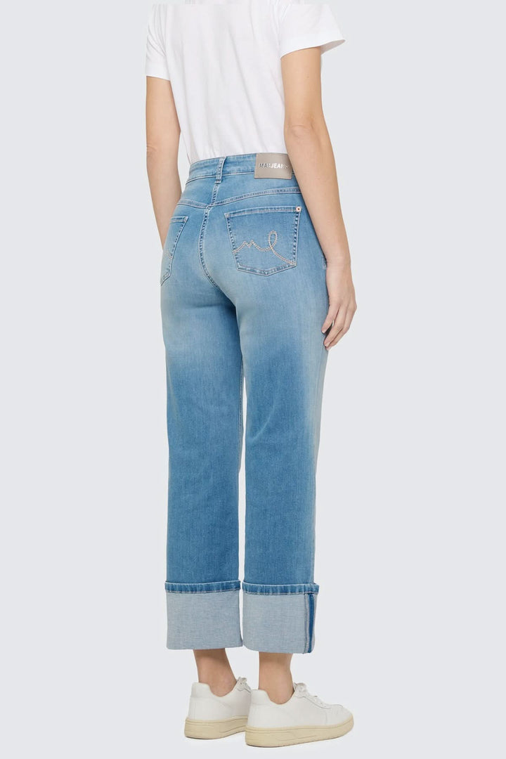 Jeans avec ourlet retroussé LAURA, jambe large, taille régulière, pour un look moderne et décontracté.