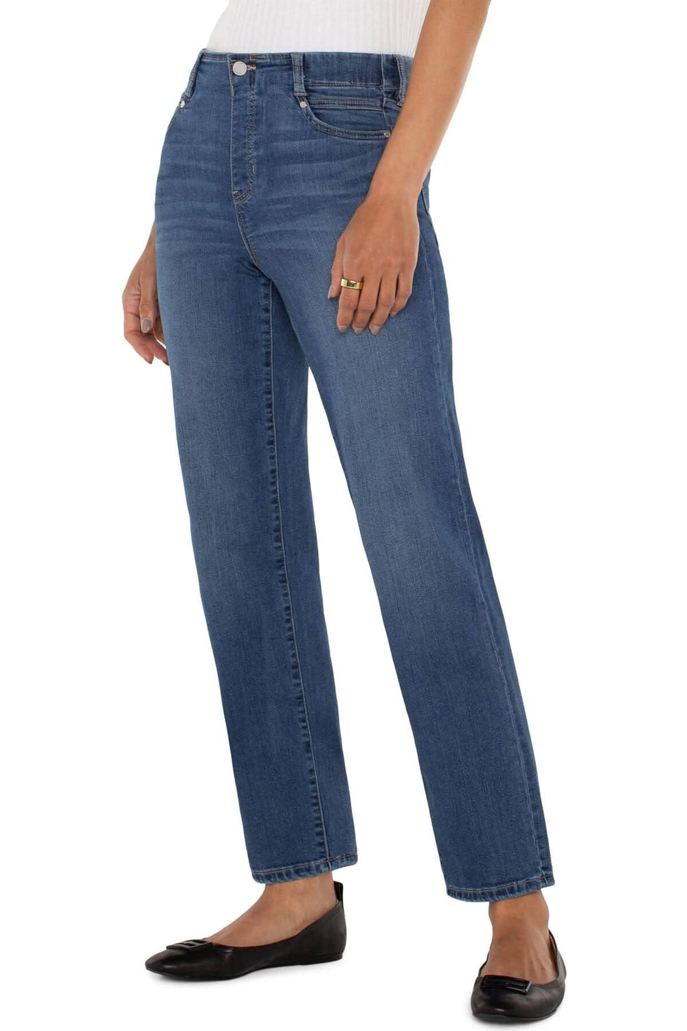 Jeans à enfiler jambe droite, élégants et sophistiqués, avec poches fonctionnelles et taille moyenne.