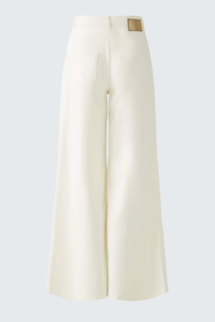 Jean taille haute blanc à coupe large, design moderne et épuré, vue arrière, cinq poches.