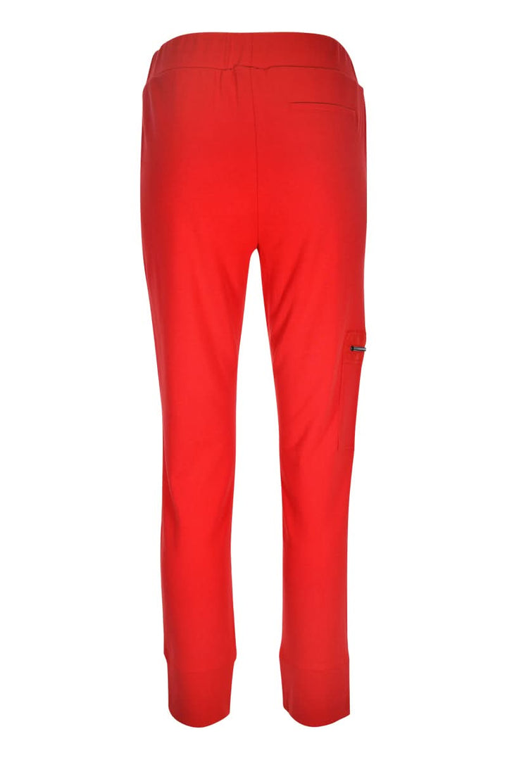 Jogging ajusté rouge avec coupe ajustée et poche latérale utilitaire, parfait pour un look sportif et chic au quotidien.