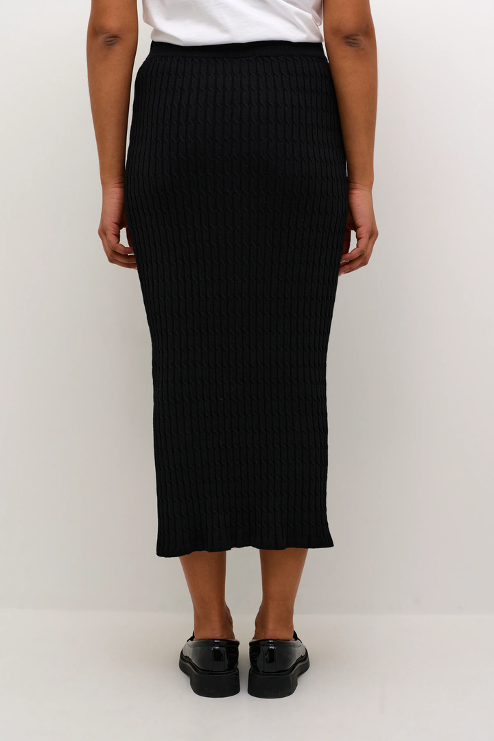 Jupe longue ajustée noire avec fente sur le côté, vue de dos, parfaite pour un look chic ou décontracté.