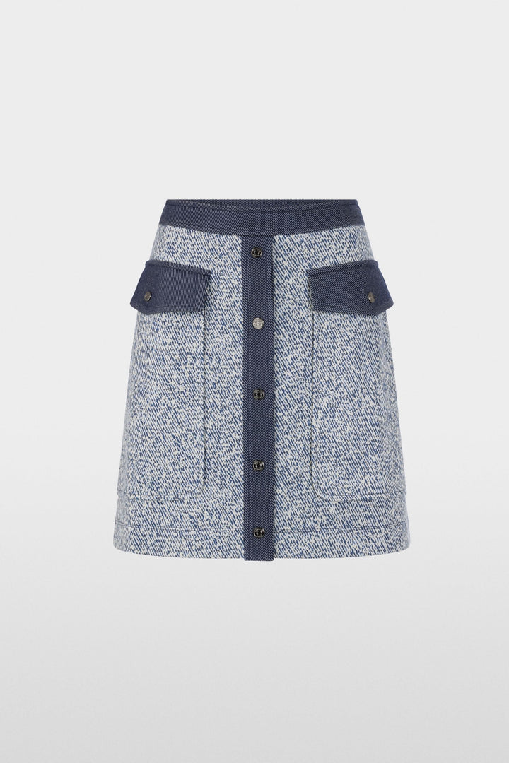 Jupe courte en viscose extensible avec poches à rabat et fermeture boutonnée, idéale pour un style moderne et structuré.