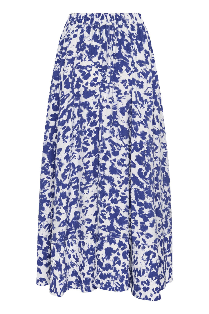Jupe longue Faye en viscose douce, imprimé floral bleu et blanc, coupe évasée et taille élastique.