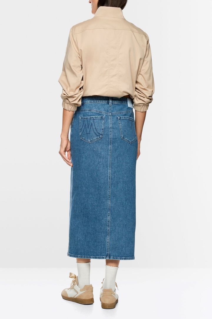 Jupe midi en jean à rayures latérales pour un look moderne et intemporel.