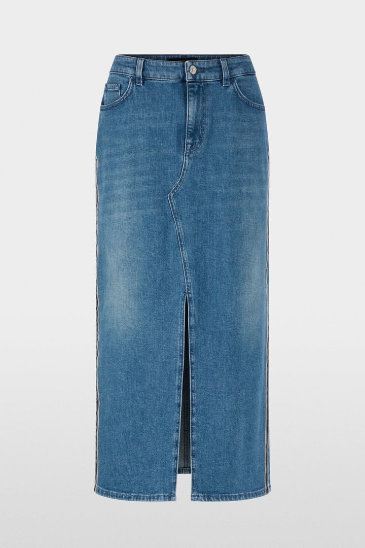 Jupe midi en jean à rayures latérales avec fente centrale, coupe droite et fermeture à bouton, parfaite pour un look moderne et polyvalent.