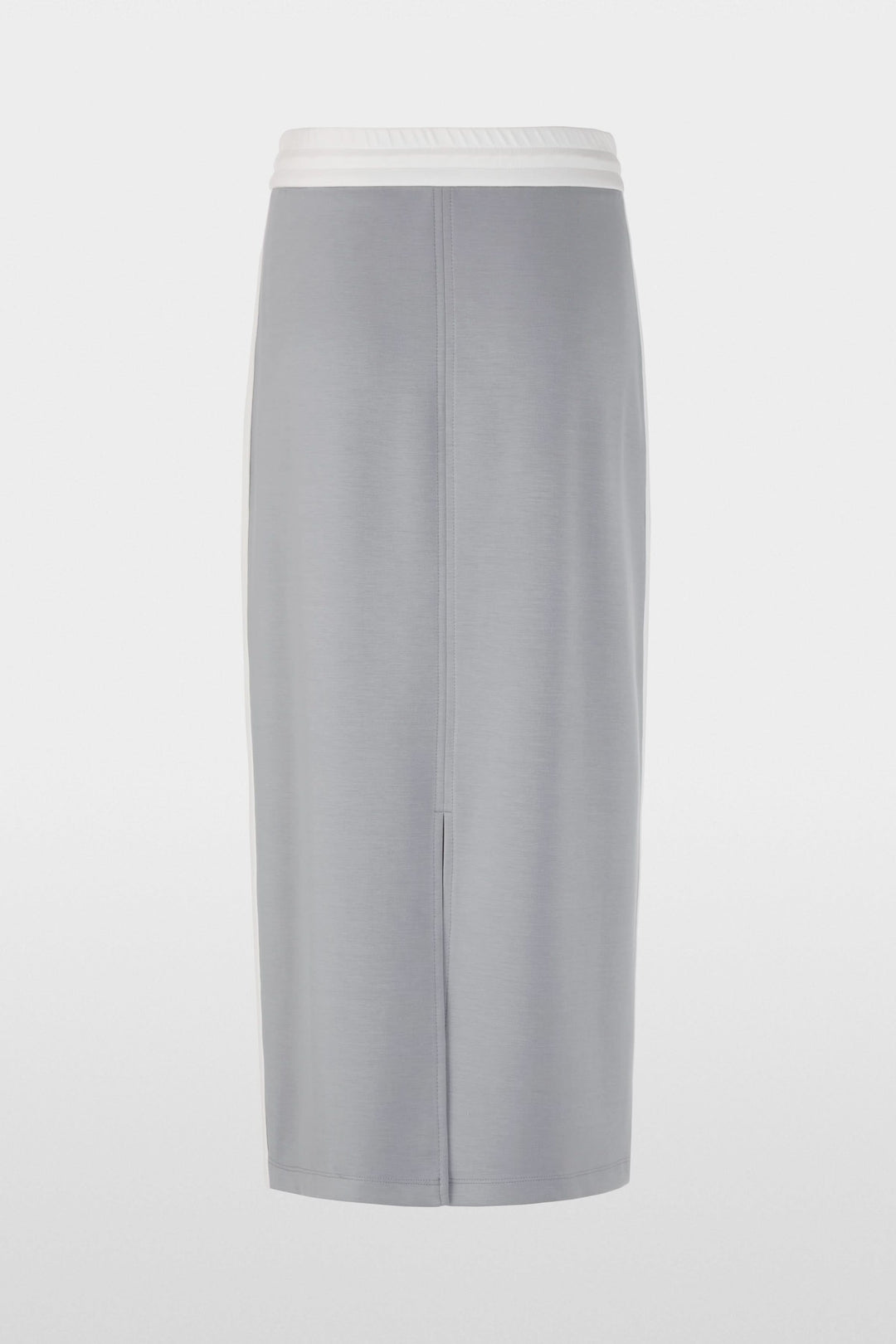 Jupe midi sportive grise avec taille élastiquée, bandes contrastées, poches, et fente arrière pour confort et style.