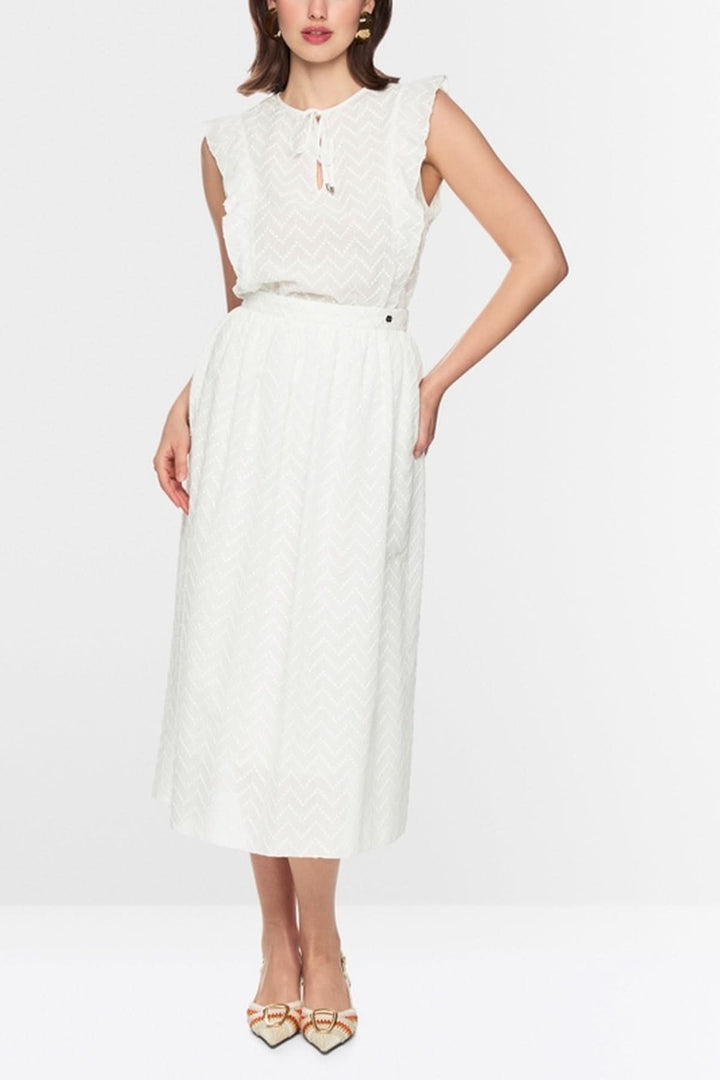 Jupe midi texturée en coton mélangé, plissée, silhouette fluide avec fermeture éclair, élégance féminine.