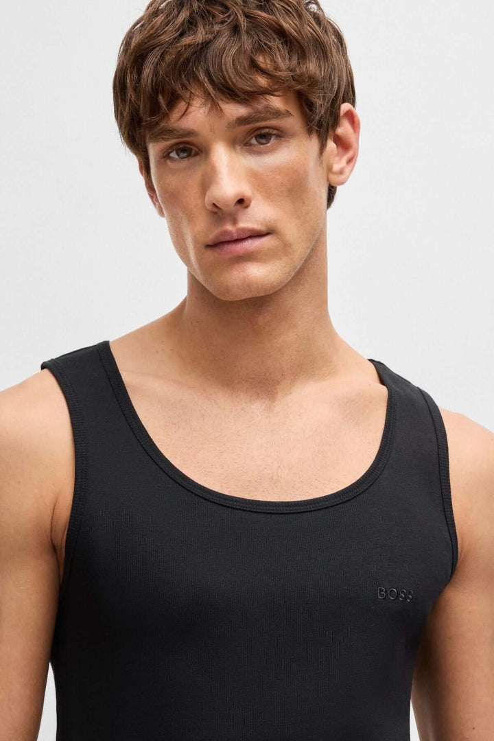 Débardeur noir pour homme BOSS avec encolure ronde et logo discret, conçu pour confort et style.