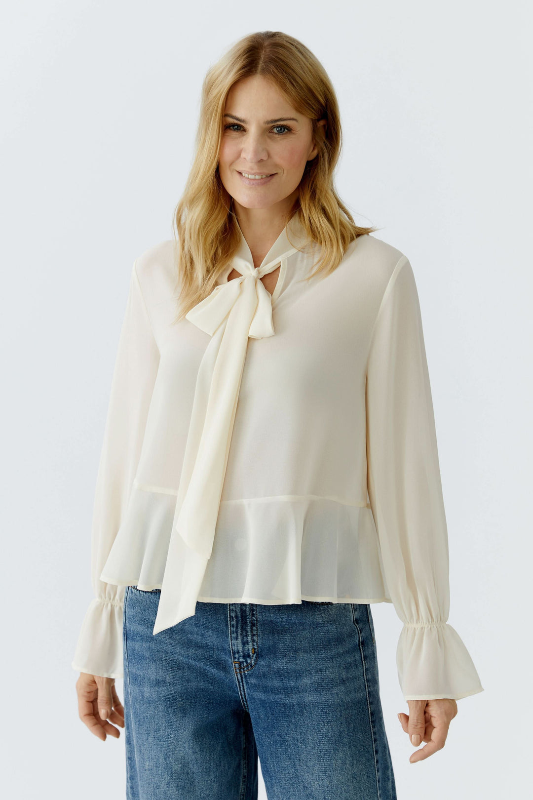 Flowing blouse with tied collar