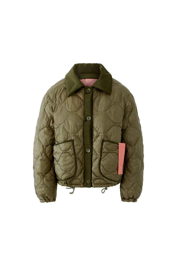 Manteau réversible matelassé vert olive avec col et poches, offrant deux styles en un pour confort et élégance.