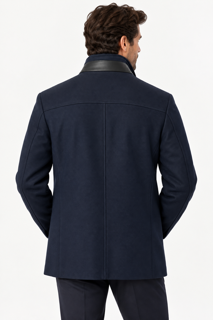 Manteau court à col montant et doublure matelassée