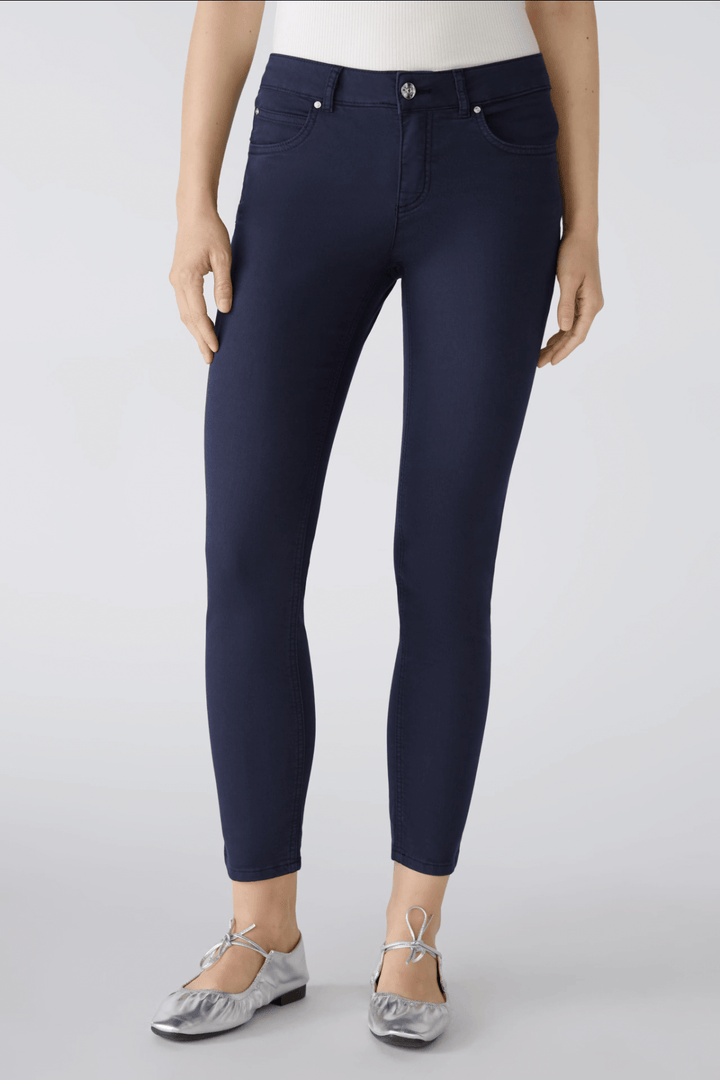 Pantalon Baxtor slim fit bleu marine avec fermeture Zip-Fly et cinq poches classiques.