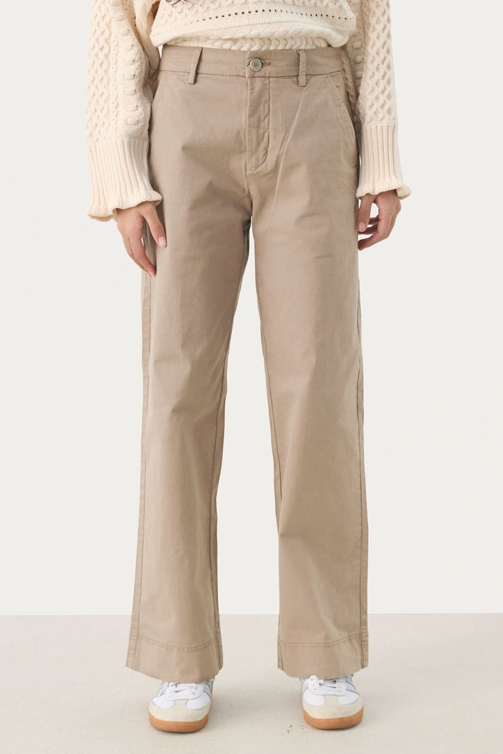 Pantalon Belme en coton beige à jambe large, taille haute, parfait pour un style décontracté et moderne.