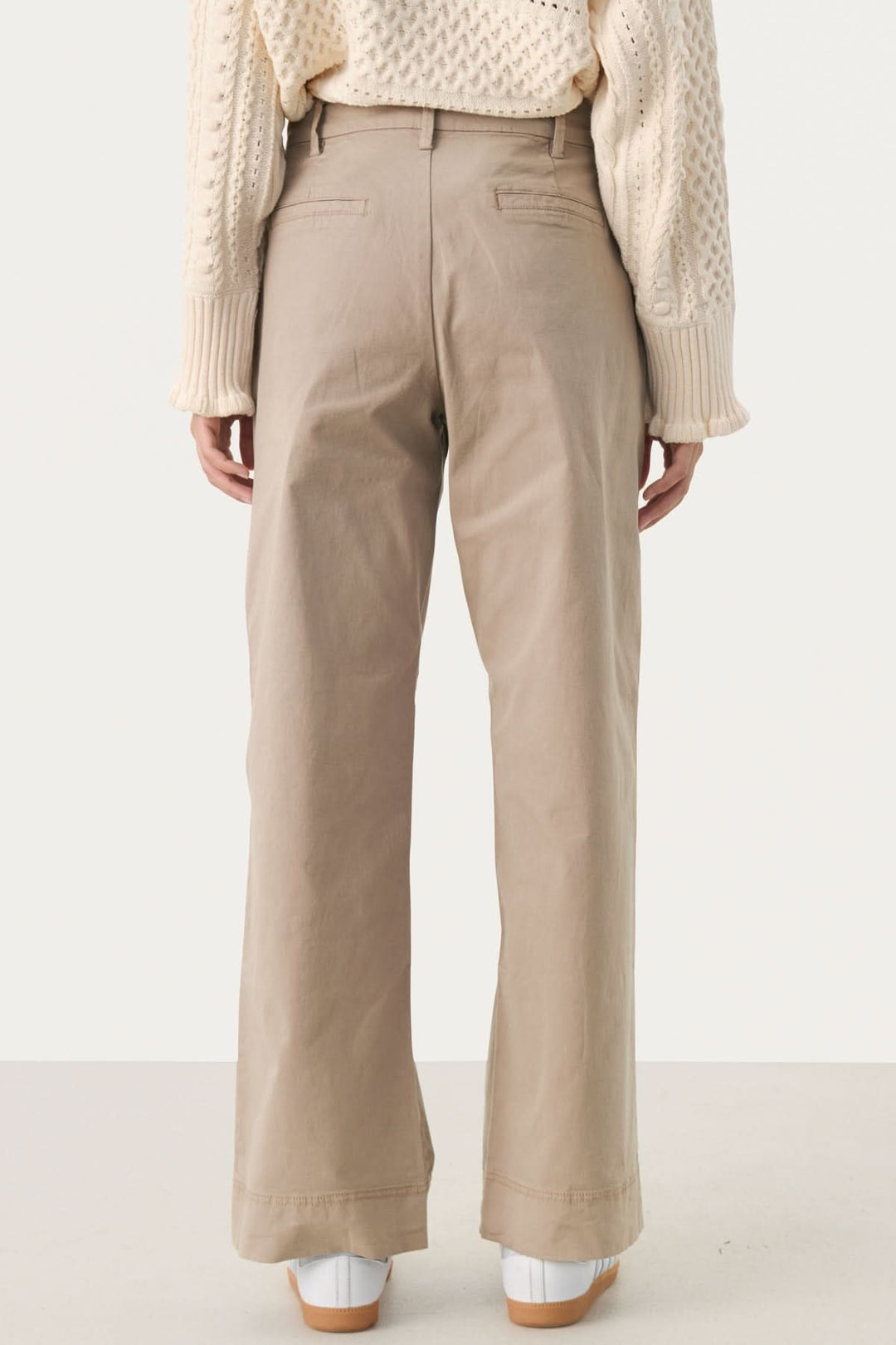 Pantalon Belme en coton à jambe large, taille haute, vu de dos, parfait pour un style décontracté.