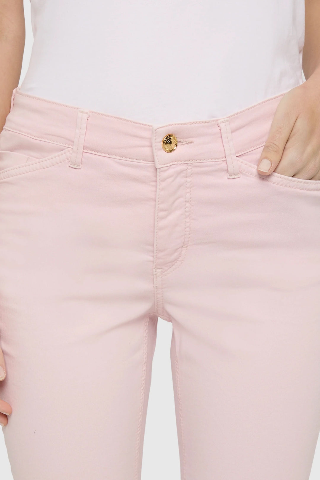 Pantalon Dream Summer à coupe ajustée en rose pâle, offrant un confort extensible et une silhouette moderne pour un style polyvalent.