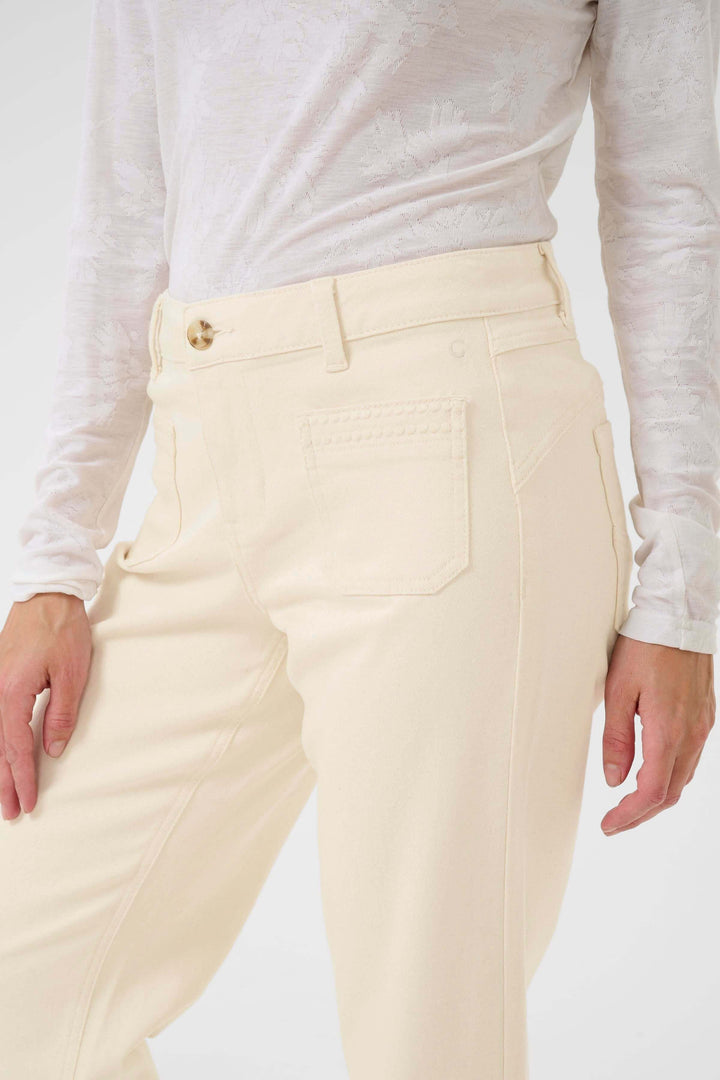 Pantalon Natalia, coupe droite épurée pour un look polyvalent et confortable, adapté à des tenues décontractées et soignées.