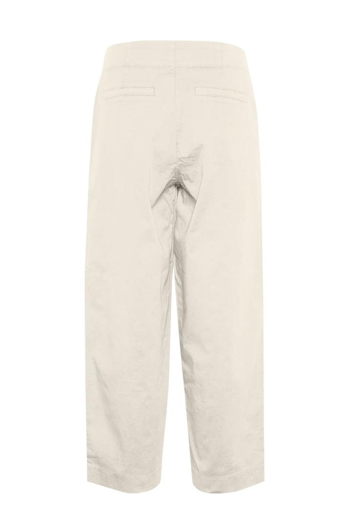 Pantalon Netta beige à coupe décontractée, arrière avec poches et surpiqûres visibles, style moderne.