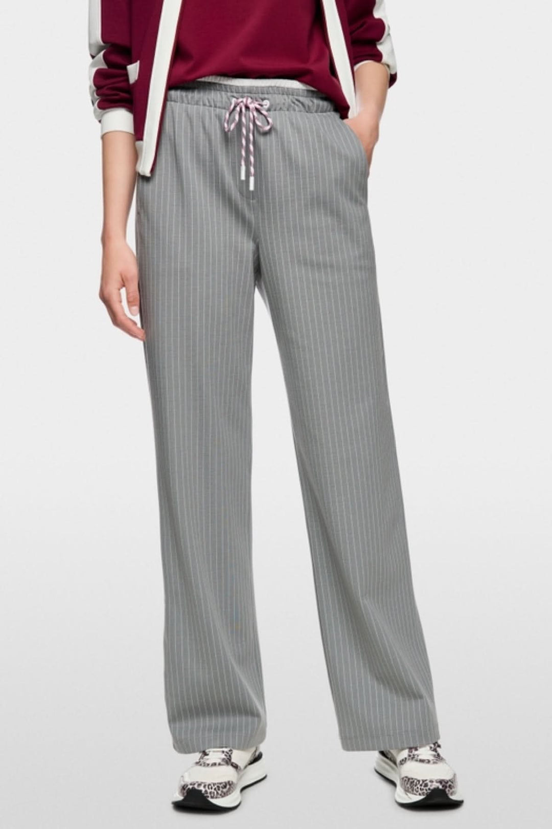 Pantalon Washington à rayures ample avec taille jogging, poches latérales, élastique et cordon de serrage, look sportif et élégant.