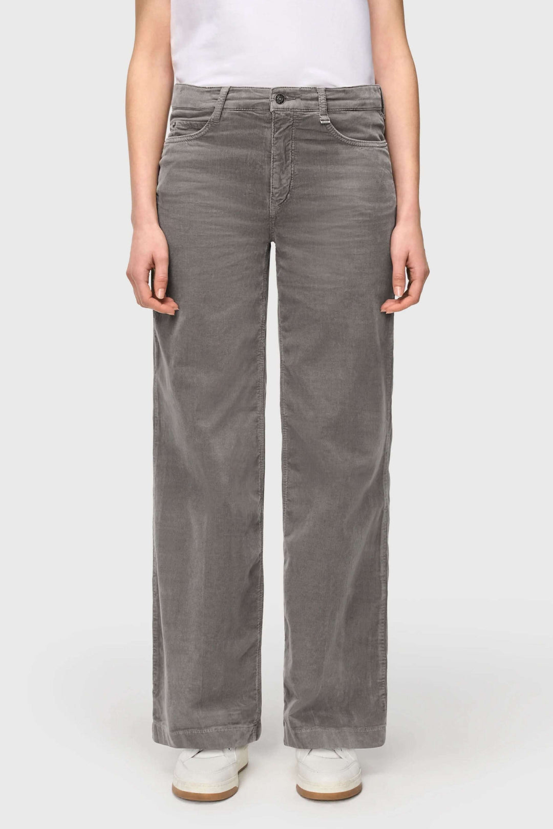 Pantalon Wide en velours côtelé à jambe large élégant et confortable pour un style moderne et décontracté.