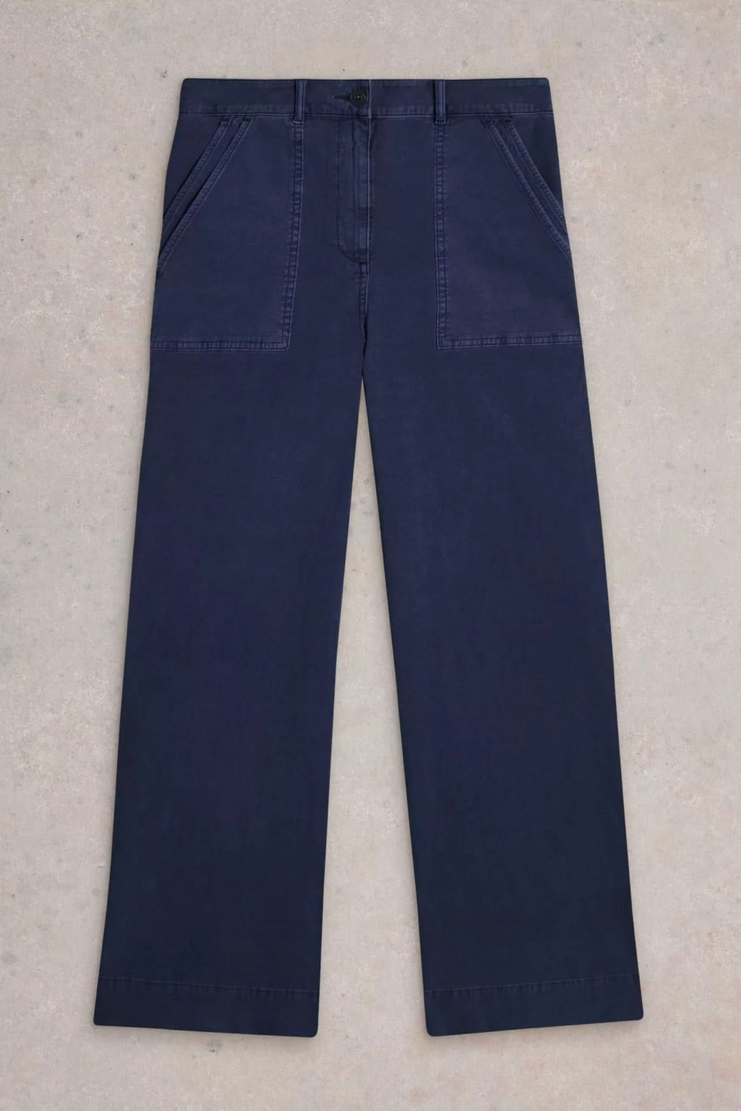 Pantalon ample à la taille haute en tissu doux, coupe large et fluide, idéal pour un look décontracté et moderne.