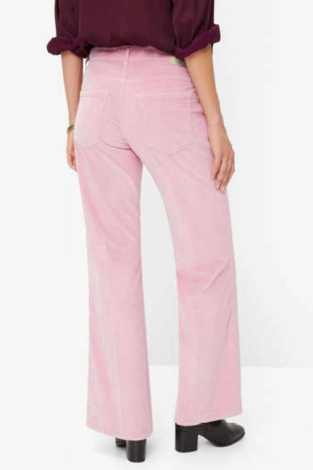 Pantalon corduroy Maine pour femme, coupe évasée, couleur rose, vue arrière, style élégant avec poches.