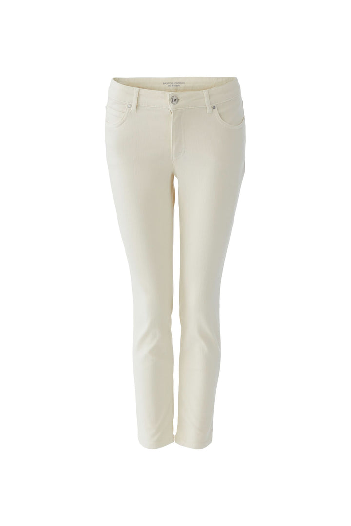 Pantalon coupe ajustée blanc avec taille structurée et matière extensible, idéal pour un look quotidien ou habillé.