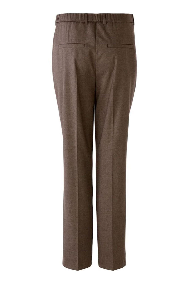 Pantalon droit marron à coupe étroite, légèrement raccourci, vue arrière avec ceinture extensible.