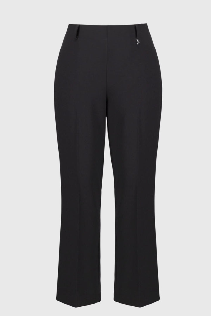 Pantalon droit extensible taille mi-haute, jambe droite et raccourcie, en noir.