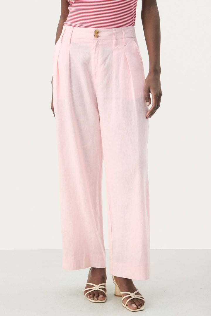 Pantalon en lin Nanati, jambes larges, couleur rose, avec plis à la taille et poches latérales.