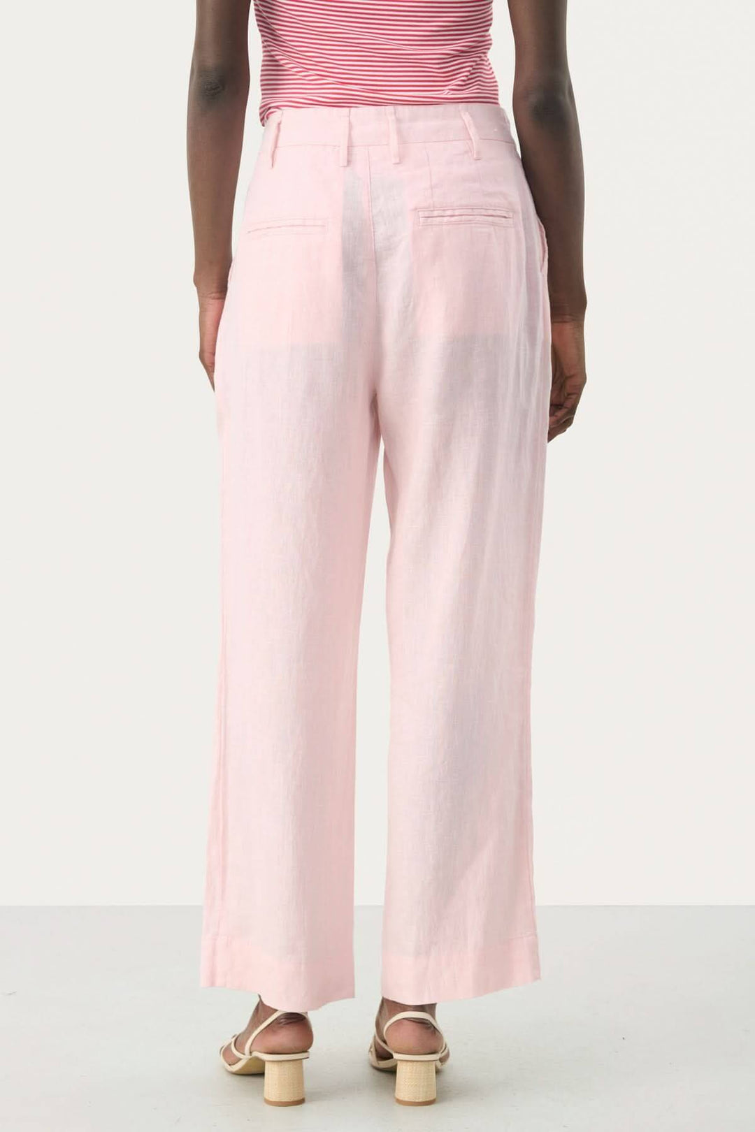Pantalon en lin Nanati, jambes larges, coupe décontractée, couleur rose, vue arrière.