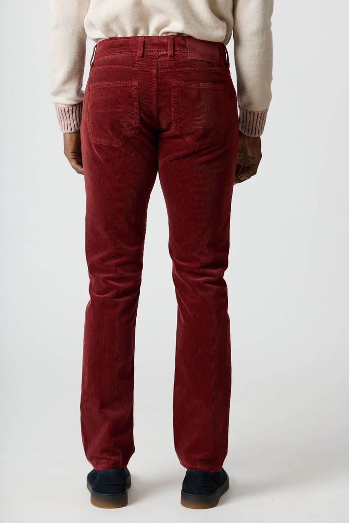 Pantalon en velours côtelé cinq poches Michelangelo coupe regular slim en velours rouge, vue arrière