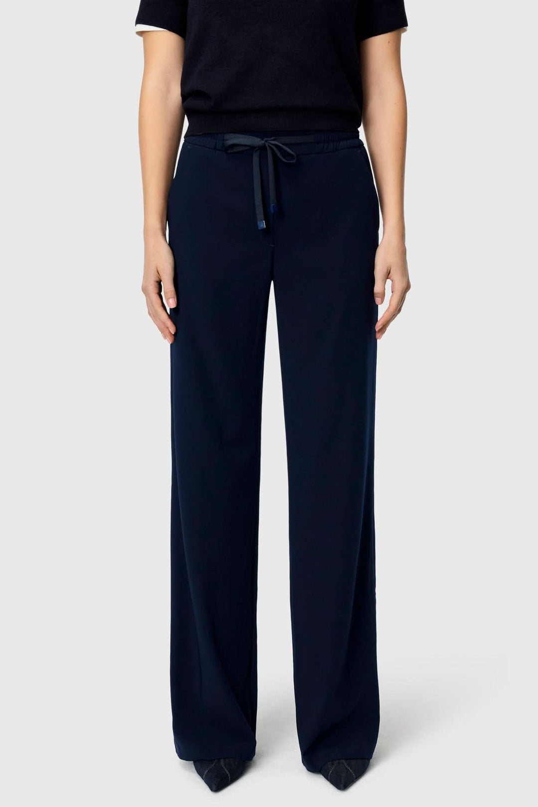 Pantalon fluide CHRISTY ample et élégant avec taille élastique ajustable, idéal pour style décontracté ou habillé.
