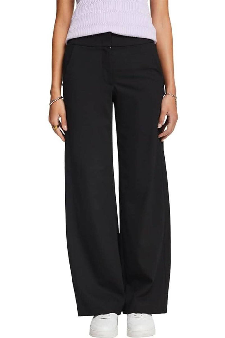 Pantalon habillé noir à coupe droite, idéal pour le bureau et événements spéciaux.