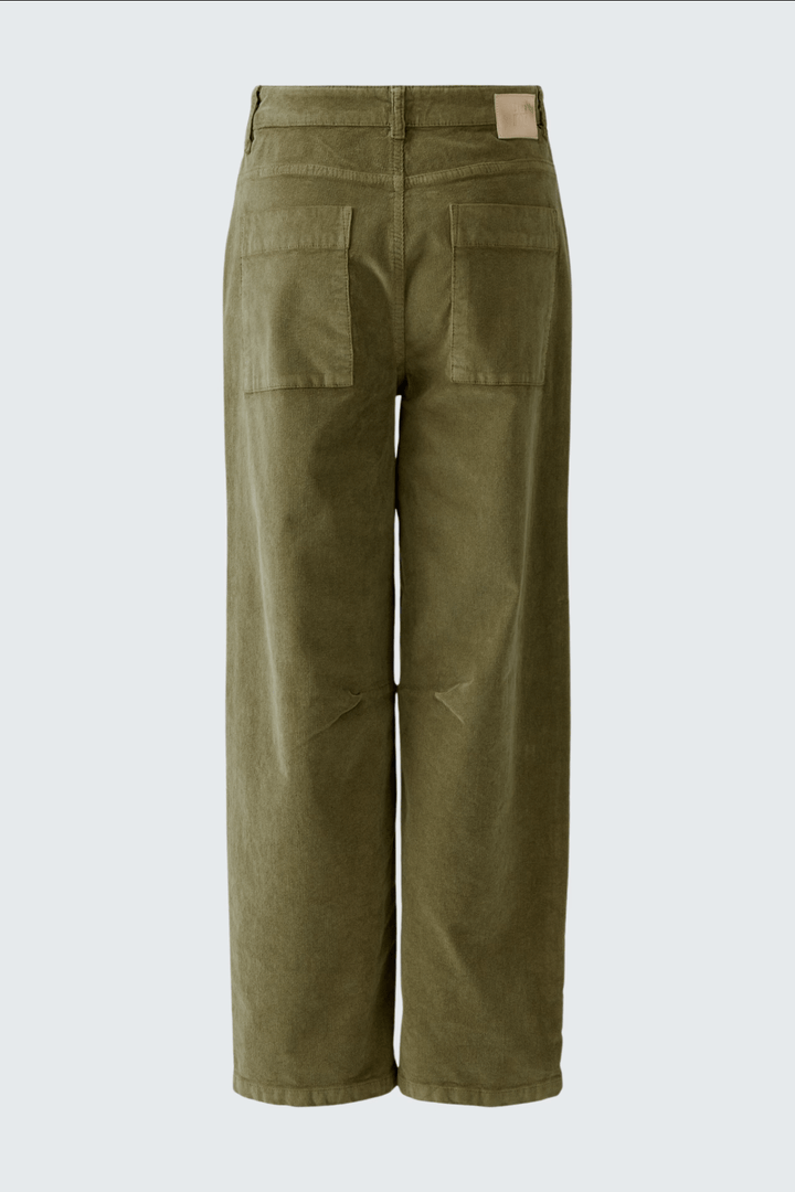 Pantalon large coupe décontractée avec poches plaquées, taille mi-haute, offrant confort et liberté de mouvement.