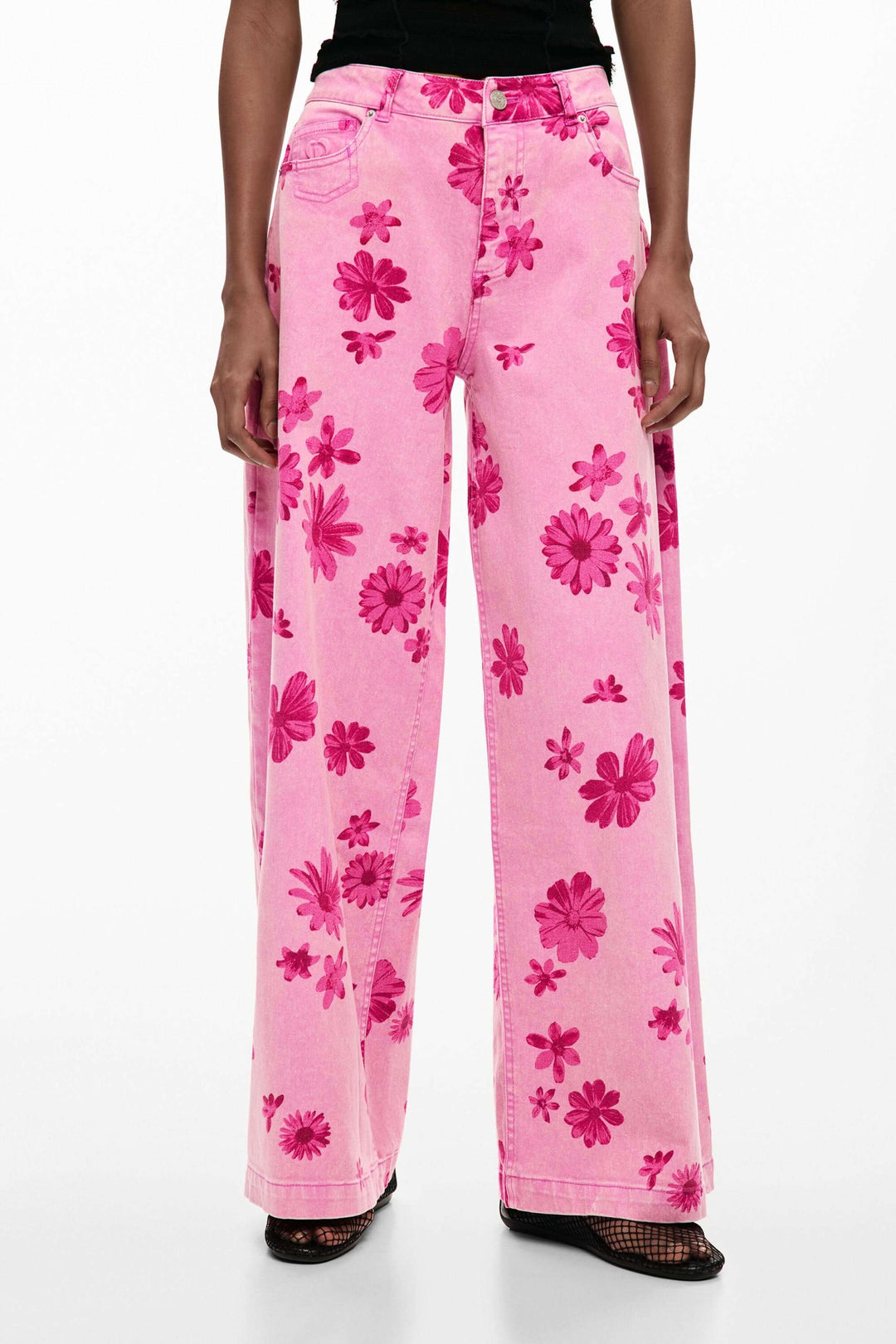 Pantalon large à imprimé floral rose, coupe fluide et confortable, idéal pour un look affirmé et féminin. Jambe large et élégante.