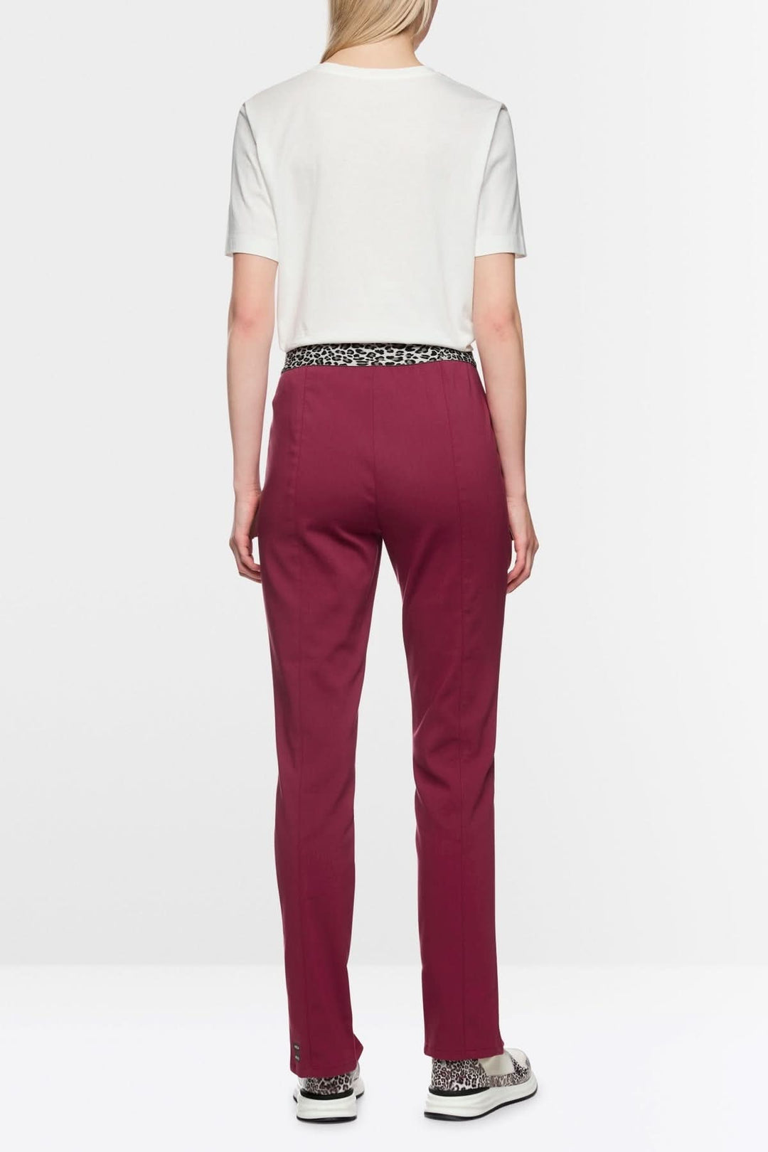 Vue arrière du Pantalon pull-on SIENA coupe slim, avec taille élastique et jambes ajustées, idéal pour confort et élégance au quotidien.