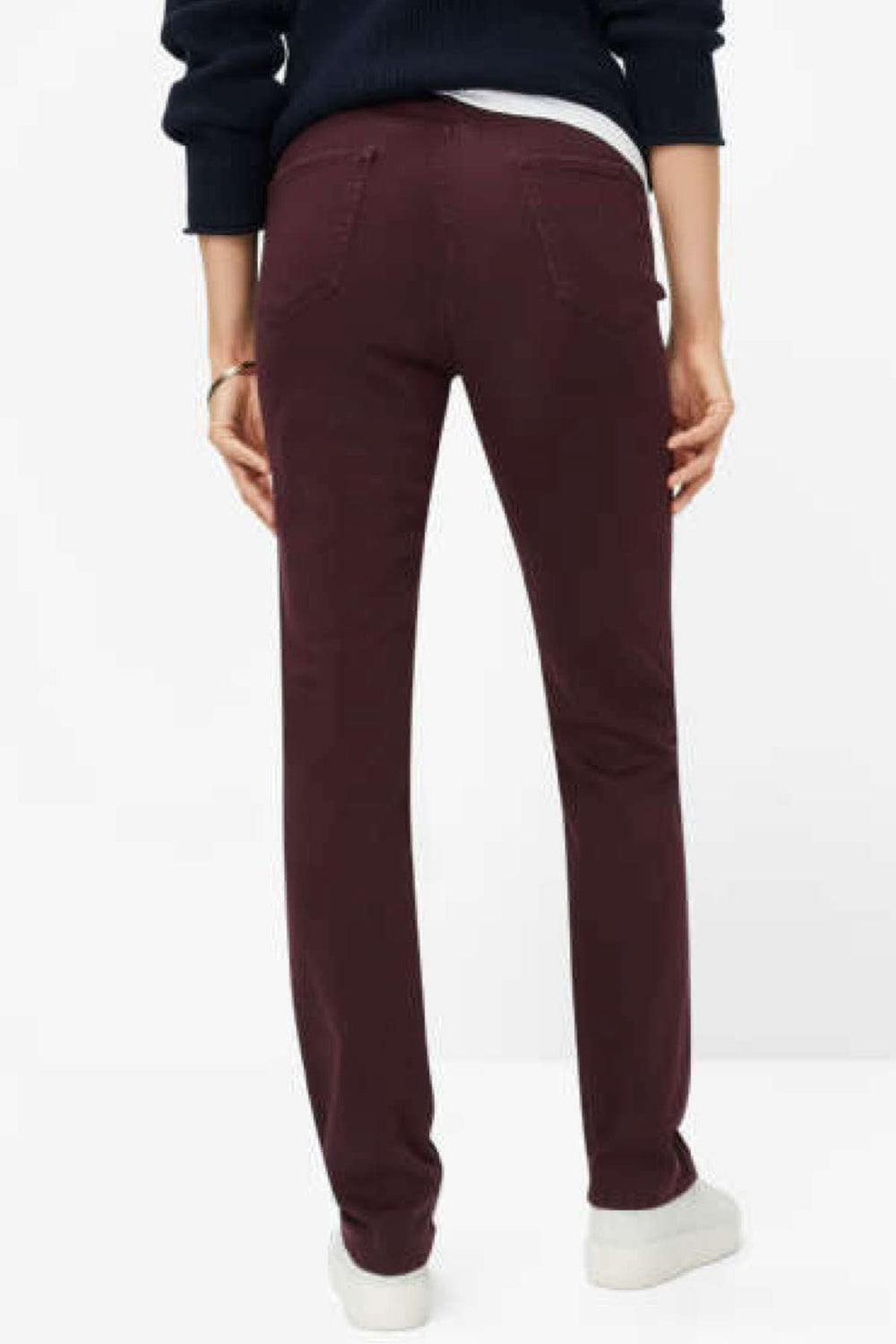 Pantalon velouté MARY en couleur bordeaux, vue arrière, avec coupe droite et design élégant.