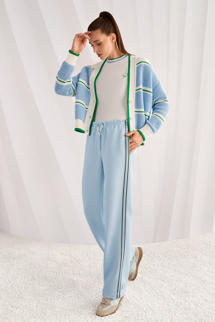 Pantalons à coupe large WASHINGTON avec bandes contrastantes, taille élastique et cordon ajustable pour un style sportif chic.