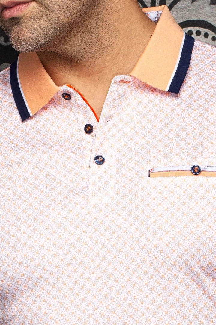 Polo TREVOR avec micro-motif subtil, col contrastant et coupe ajustée, idéal pour un style moderne et raffiné.