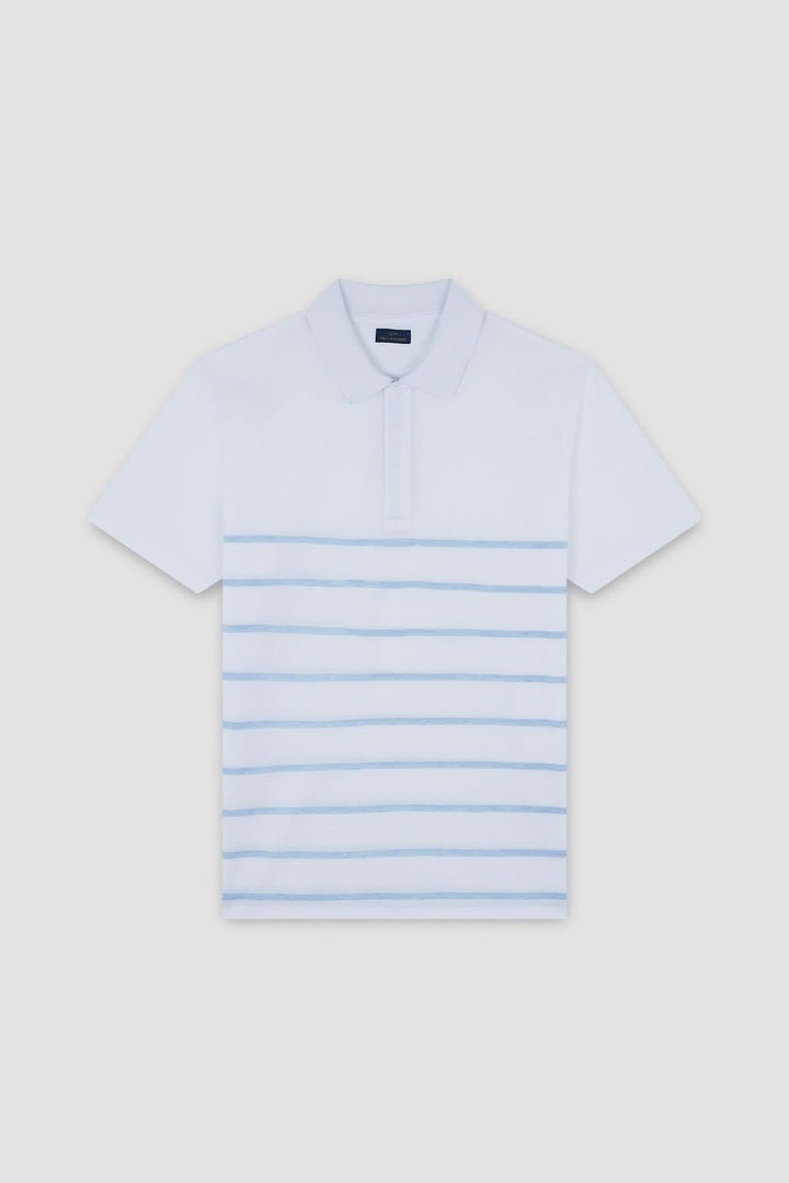 Polo en coton piqué à rayures dégradées de couleur blanche et bleu, idéal pour un look décontracté et élégant.