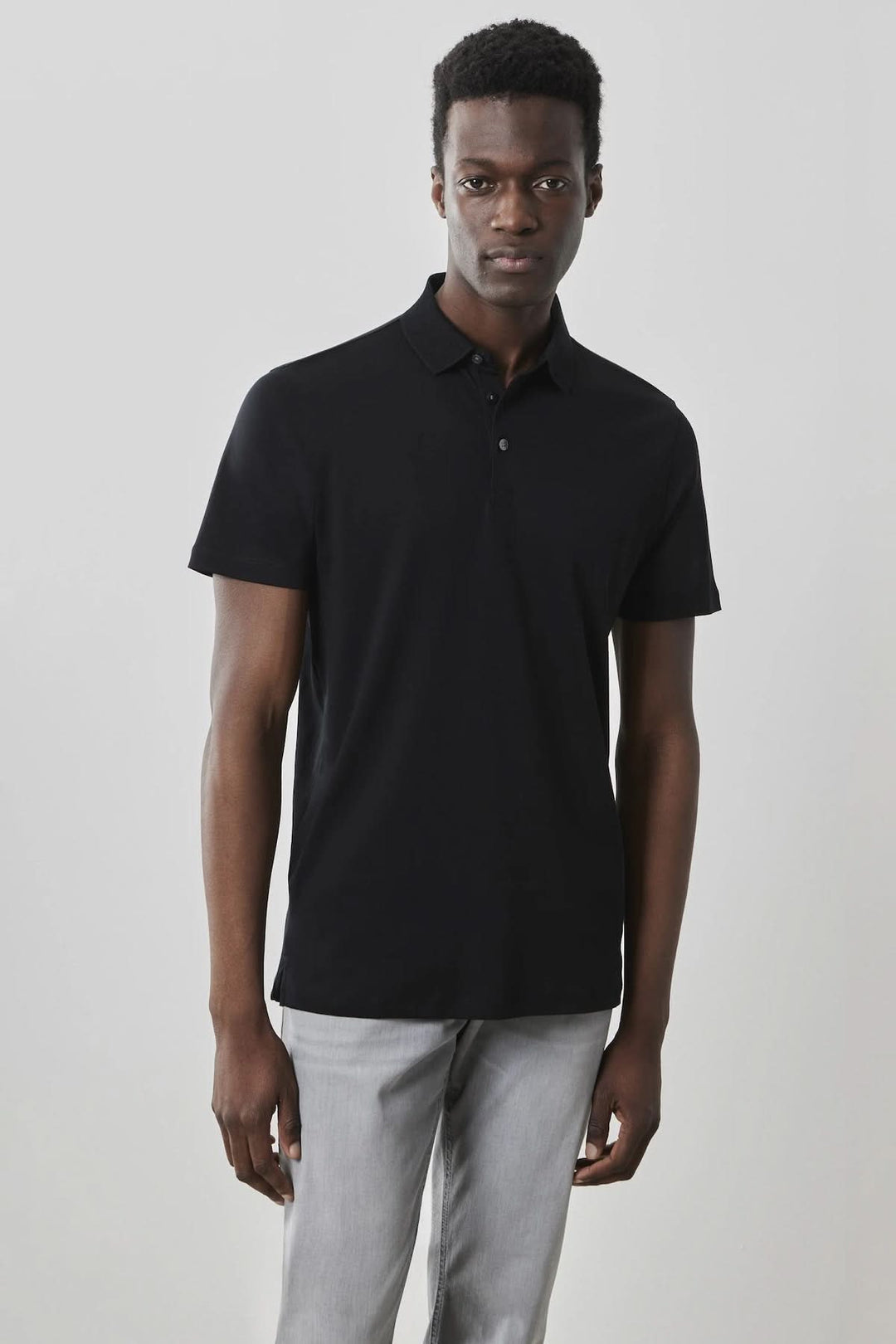 Polo noir à manches courtes Georgia pour homme, avec col en tricot nid d'abeille et patte de boutonnage.