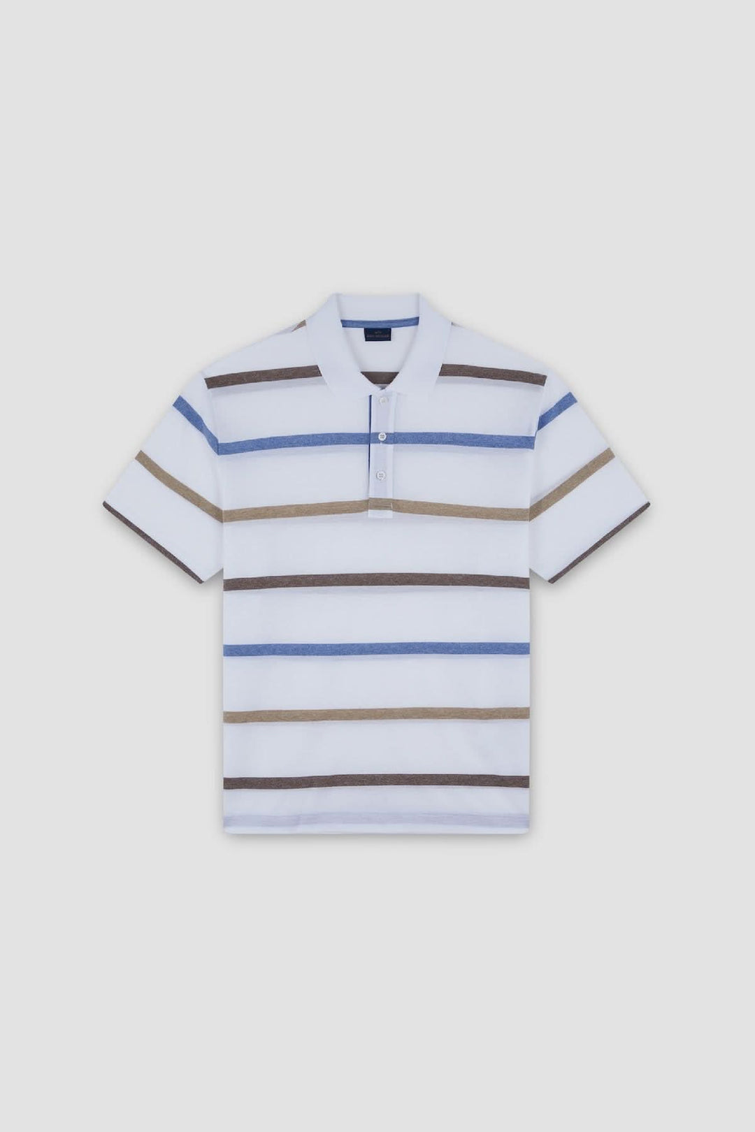 Polo rayé en coton piqué blanc avec rayures horizontales bleues et marron, col polo, coupe régulière, idéal pour un style estival.
