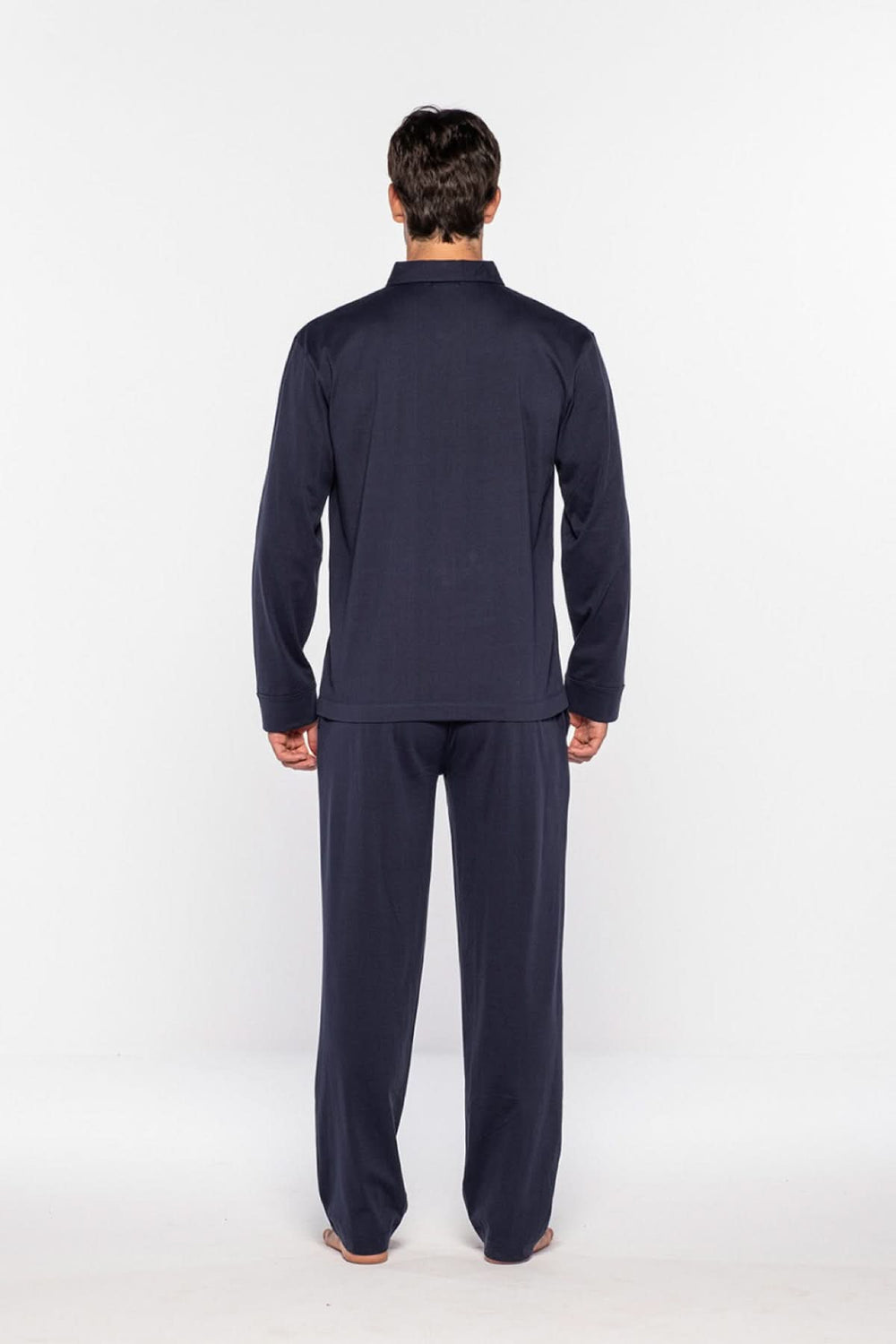 Pyjama long en coton pour homme, vue arrière, comprenant une chemise à manches longues et un pantalon pratique.